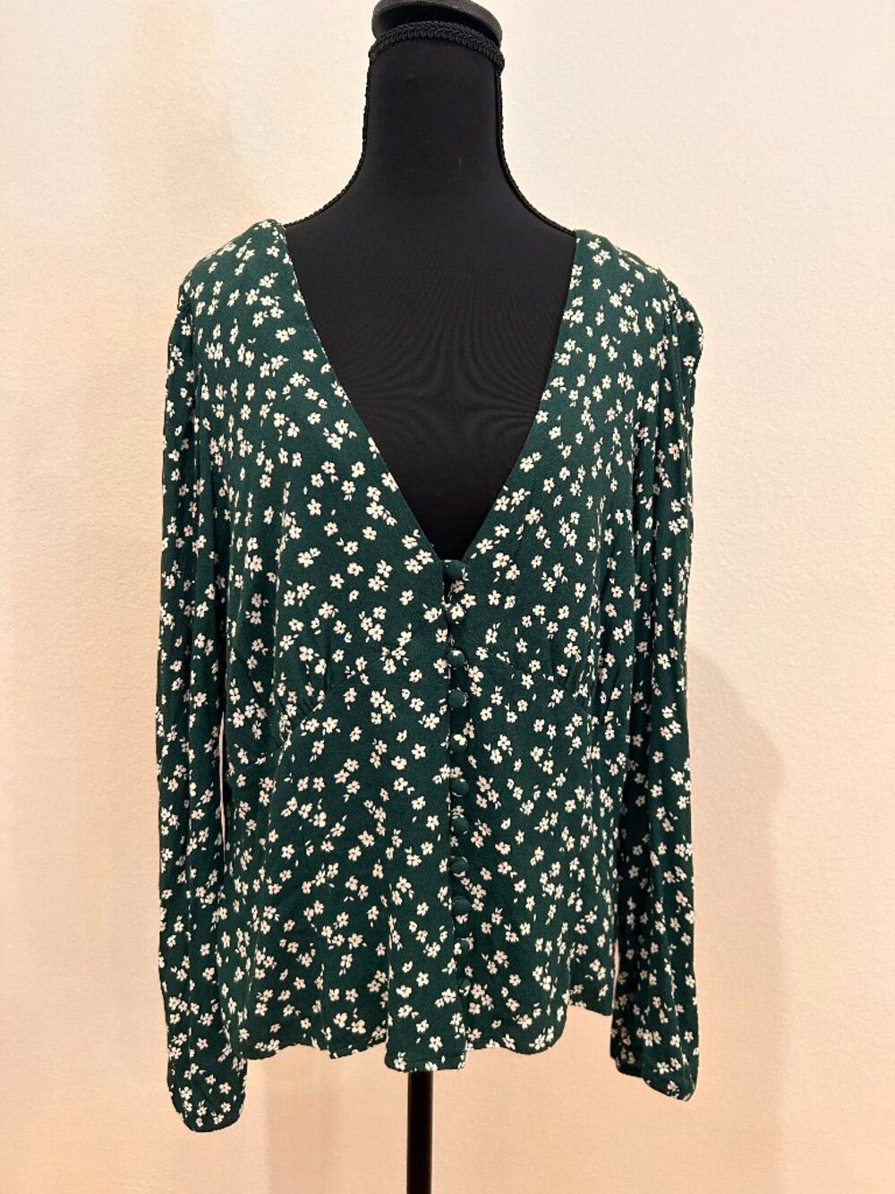 Reformation "Arie" V-Neck Button Front Blouse in Emerald Green Daisy print